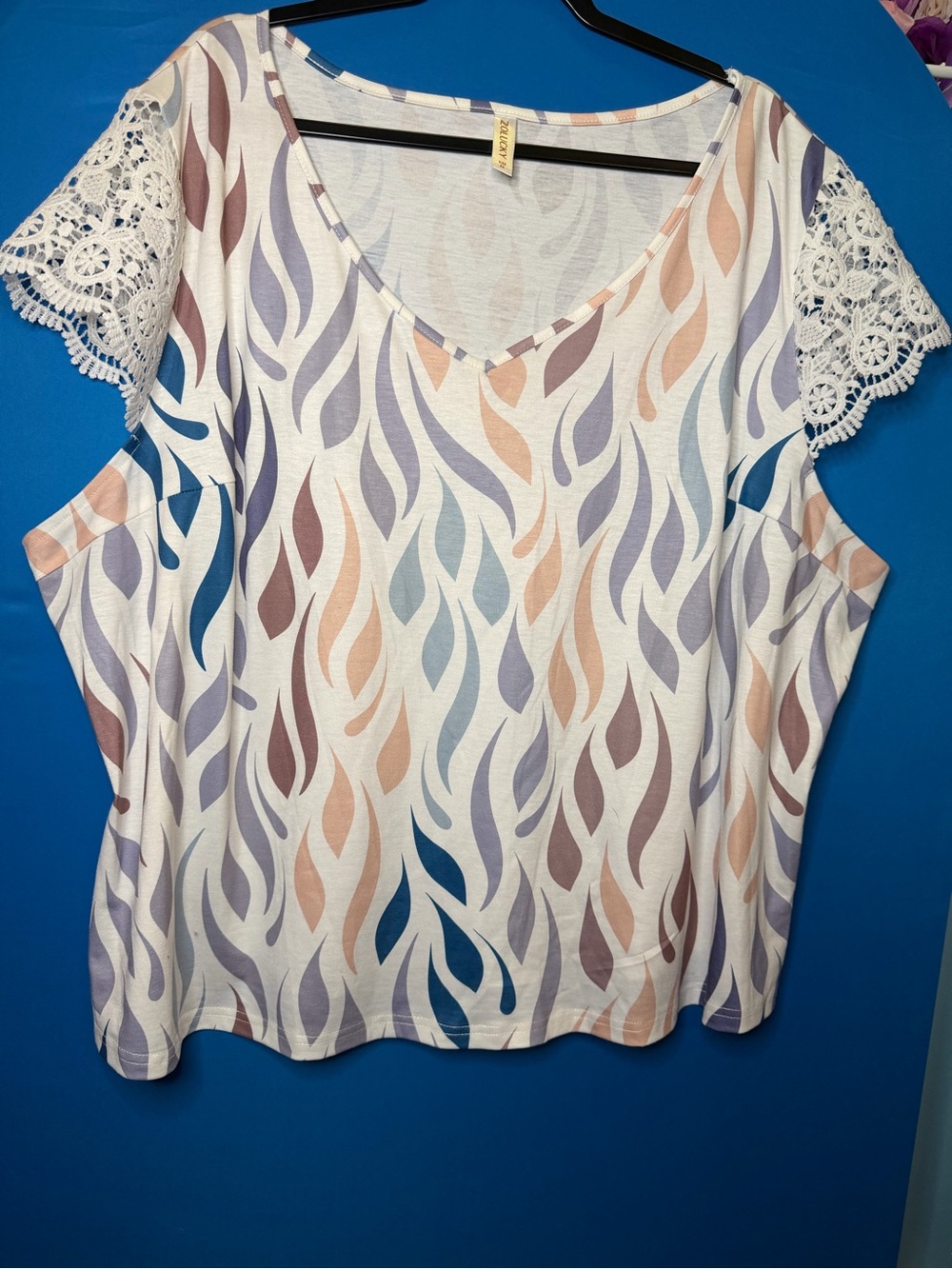 Zolucky | White V-Neck Blouse with Pastel Motif & Lace Sleeves | Size 3X